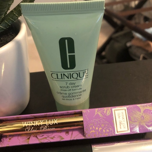 Beauty Bundle: Clinique & Winky Lux 3-piece bundle - Picture 2 of 4